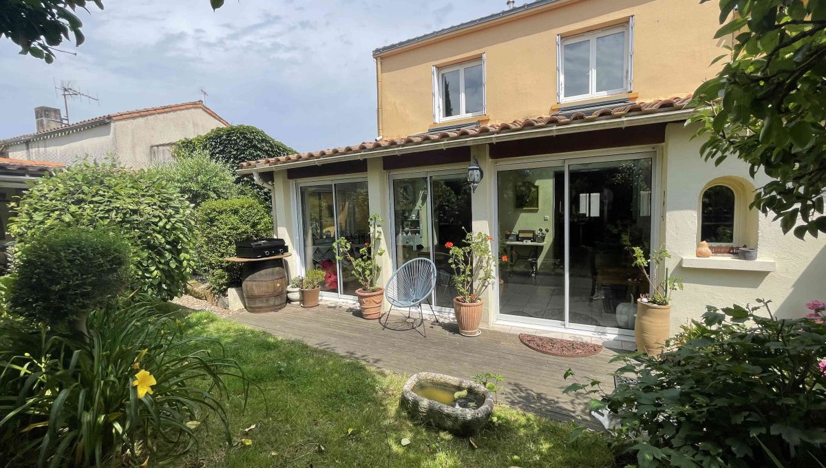 1-10 AGENCE IMMOBILIERE MAISON A VENDRE LES HERBIERS